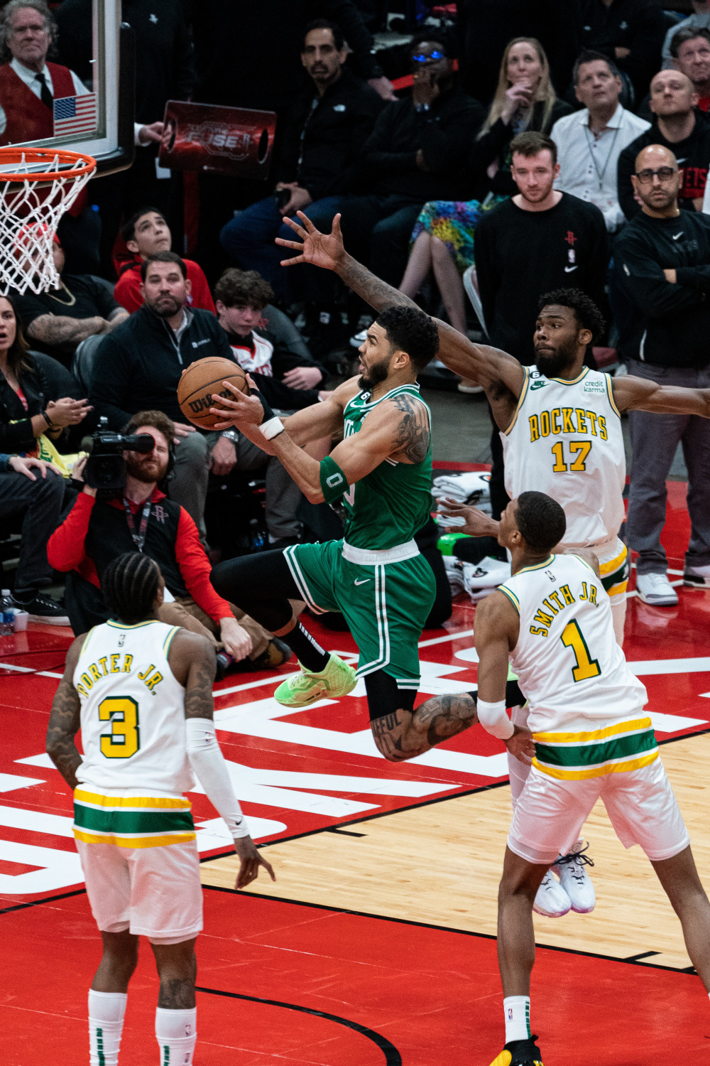 转折点！波士顿凯尔特人迎来里程碑，NBA常规赛赛后攻防权衡，媒体盛赞，更衣室氛围转暖